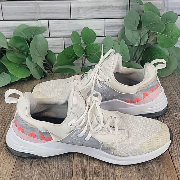 Nike women's Air Max Bella running shoe Size 8.5 - Picture 4 of 10